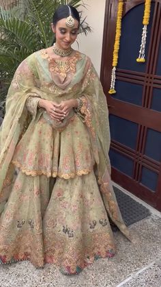 Mendhi Guest Outfits, Punjabi Wedding Dresses Women, Punjabi Jaggo Outfits, Heavy Suits Indian Party Wear, Purple Kameez, Desi Clothes Wedding, Jaggo Outfit Punjabi, Jaggo Outfit Punjabi Suit, Hindi Dress