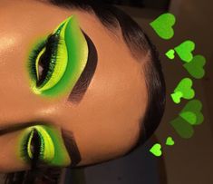 Riquelle Medrano on Instagram: “What would you call this look? 💚 .................................................................. Hey everyone! Today I’m back with a new…”#call #everyone #hey #instagram #medrano #riquelle #today #would Neon Makeup, Dramatic Eye Makeup, Make Up Videos, Green Makeup, Dope Makeup