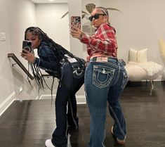 Latto takes selfie in True Religion Denim True Religion Jeans Outfit, True Religion Outfits, Matching Outfits Best Friend, Best Friend Outfits, Wallpaper Vintage