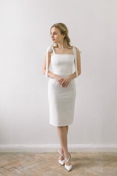 Wedding Dress Tight, Wedding Dress Rehearsal, Wedding Dress Midi, Wedding Rehearsal Dinner Dress, Reception Wedding Dress, Wedding Dress Vintage Sleeves, Tight Wedding Dress, Simple Wedding Dress Short, Wedding Dress Simple