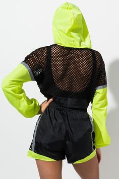 Neon Shorts, Neon Outfits, Athleisure Outfits, Girls Fashion Clothes, Outfits Summer, Dance Outfits, Cropped Hoodie, Festival Outfits