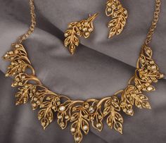 Azva Jewellery, Antique Gold Jewelry Indian, Trendy Jewerly, Handmade Gold Jewellery, Gold Necklace Indian Bridal Jewelry, Antique Jewelry Indian, Gold Pendant Jewelry, Gold Jewelry Sets, Antique Gold Jewelry