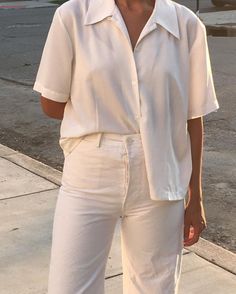 Total White Outfit, White Outfit Summer, Button Up Shirt Outfit, White Summer Outfits, White Short Sleeve Blouse, White Jeans Outfit, Total White, Skandinavian Fashion, All White Outfit