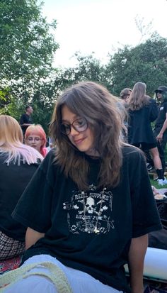 Haircut Ideas Grunge, Wolfcut Midlength, Wolfcut Thinner Hair, Types Of Layered Hair, Wolfcut Inspo Medium, Y2k Shaggy Haircut, Grunge Layers Hair, Grunge Shaggy Hair, Lots Of Layers Haircut Medium