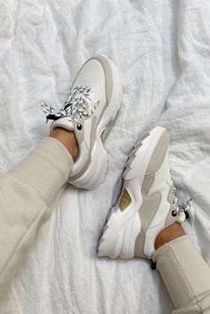 Slow Life, Rubber Shoes, Starter Pack, Looking Good, Online Stores, Womens Sneakers, Athleisure, Spring Fashion