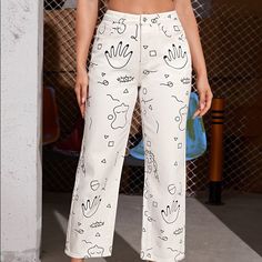 Brand New Size Small Super Cool Fun Jeans. Doodle Placement Will Vary From Photo. Black And White Jeans, Funky Pants, Diy Pants, Painted Clothes Diy, Shein Jeans, Latest Jeans, Custom Jeans, Painted Jeans, Jeans High Waisted