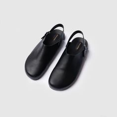 Men's Shoes - Beatricevalenzuela.com Beauty Journal, Black Clogs, Clog Boots, Mens Accessories Jewelry, Leather Pieces, Us Man, Product Ideas, Spring 2024, Lambskin Leather