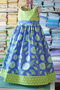 Beautiful little dress to sew...gotta make some of these for the granddaughters.... Patterns For Girls Dresses, Dresses To Sew, Girl Dress Patterns, Patterns Ideas, Little Dresses