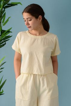 Cropped blouse, Casual Linen Crop top, Washed soft top for Women, Short linen top, Basic linen top, Solid cropped top, Night linen top>DESCRIPTION<- standard fit- crop top- made from Linen blend. The fabric is of medium weight (185 g).- the model is 162 cm high (regular XS - S) and is wearing size S. - color in the picture - CORNSILK (Please choose any other color on the right).>COLORSIZING< (XS) (mostly UK 6, USA 2, AU/NZ 6, IT 38, FRENCH 34, JAPAN 7) - BODY: bust in +/- 30.75 " (78 Women Wide Leg Pants, Long Linen Skirt, Linen Crop Top, Comfortable Pajamas, Linen Crops, Cropped Blouse, Workout Crop Top, Blouse Casual, Dyed Linen