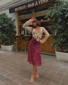 Spanish Fall Outfits, Spanish Woman Aesthetic, Spanish Fashion Women, Feminine Spring Outfits, Spanish Style Fashion, Spanish Style Outfit, Spanish Style Clothing, Feminine Summer Outfits, Sofia Vergara Style