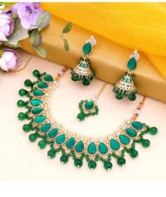 Indian Bollywood, Choker Necklace Set, Jewelry Choker, Kundan Jewellery, Gold Plated Necklace, Fashion Watches, Indian Wedding, Necklace Set, Jewelry Set