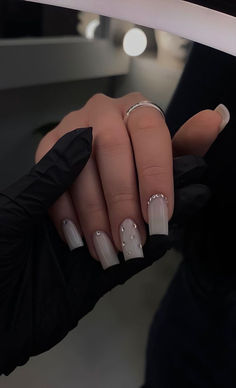 Quer dominar a arte das unhas de gel como uma verdadeira profissional? Clique no link Long Square Nails, Posca Marker, Basic Nails, Glow Nails, Soft Nails