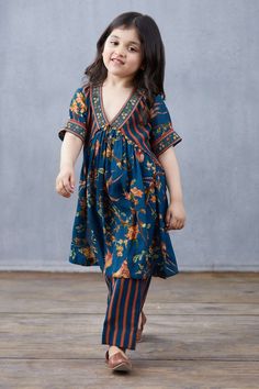 Frock Designs For Girl, Frocks For Kids, Kids Dress Collection, Latest Dress Design, Kids Frocks Design, Kids Dress Wear