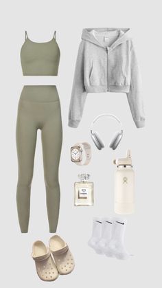 Athletic Core Outfits, Girly Athletic Outfits, Outfits Aesthetic Athletic, Athletic Clothes Aesthetic, Casual Sporty Outfits For Women, Cute Athletic Outfits For Winter, Athletic Outfit Women, Sports Outfits Aesthetic, Cute Gym Outfits For Women