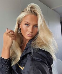 Scandinavian Hair, Dyed Blonde Hair, Blonde Hair Inspiration, Blonde Hair Looks, Hair Shades, Fall Inspo, Platinum Blonde Hair, Long Blonde, Long Blonde Hair