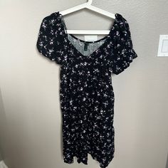 Wild Fable Dress. Nwt. Size Small. Purple Short Sleeve Dress For Date Night, Purple Midi Dress With Short Sleeves For Day Out, Casual Purple Floral Print Midi Dress, Casual Purple Midi Mini Dress, Casual Purple Mini Dress With Floral Print, Casual Purple Floral Print Mini Dress, Casual Purple Dress For Date Night, Glitter Mini Dress, Pink Sundress