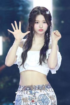 Korean Beauty Standards, Hair Stages, Fairytale Photoshoot, Kpop Hair, Cute Funny Pics, Funny Fashion, Diy Funny, Pleated Skirts