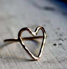 Love Ring, Cute Jewelry, Jewelry Inspiration, My Jewellery, Beautiful Jewelry, Metallica, Heart Ring, Heart Shapes, Jewelry Box