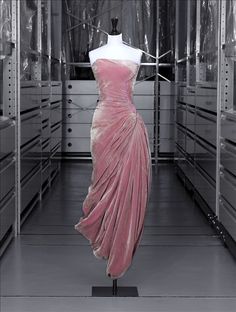 Madame Gres, Kampot, Fashion 1950s, Vintage Gowns, Vintage Couture, Vestidos Vintage, Moda Vintage, Cebu, 1950s Fashion