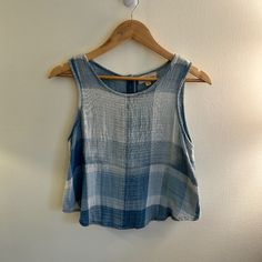 Never Worn. Simple And Adorable Flowy Cloth & Stone High-Low Tank With Buttons. Very Soft And Comfortable. Brand: Cloth & Stone Size: Small Measurements Taken Flat Height: 18 Inches Pit To Pit: 16 Inches Button Side: 16 Inches 100% Cotton Ships From Massachusetts.