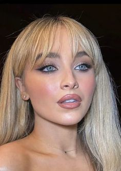 Blondie Makeup Looks, Award Show Makeup Looks, New Year’s Eve Makeup Look, Angelic Makeup Look, Blondie Makeup, Sabrina Carpenter Makeup, New Years Eve Makeup, Celebrity Makeup Looks, Smokey Eye Makeup Tutorial