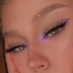 Simple Fun Makeup Ideas, Simple Unique Makeup Looks, Fourth Of July Makeup Ideas, Pink And Purple Makeup, Fun Eyeshadow, Purple Eyeshadow Looks, Birthday Makeup Looks, Concert Makeup, Vampire Bride