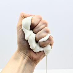 Picture of a hand holding up white slime Dish Soap Slime Recipe, Diy Silly Putty, Homemade Silly Putty, Homemade Dish Soap, Borax Free Slime