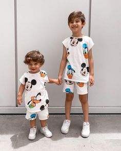 Brothers Outfits, Boy Room Themes, Disneyland Outfits, Boy Fits, Kids Ootd, Disney Boys, Baby Mouse, Baby Brother