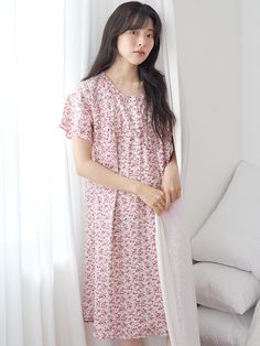 Composition : Cotton 100%Country of Origin : Republic of Korea White Floral Print Short Sleeve Sleepwear, White Floral Print Sleepwear With Short Sleeves, Spring Floral Print Short Sleeve Sleepwear, Short Sleeve Floral Print Dress For Loungewear, Pink Floral Print Short Sleeve Sleepwear, Short Sleeve Floral Print Sleep Dresses, Short Sleeve Floral Sleep Dresses, Casual Short Sleeve Floral Dress For Daywear, Casual Floral Dress With Short Sleeves For Daywear