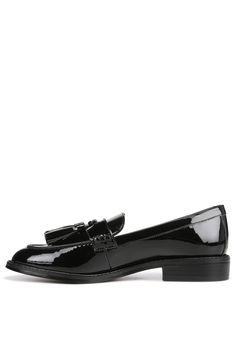 PRICES MAY VARY. Women's tassel loafers with synthetic leather upper partially made from recycled materials Flat sole classic loafer for women with partially recycled linings with soft + eco-conscious comfort Slip on design for easy on/off and all day comfort Classic round almond toe styling for everyday wear 1.25 inch block heel for comfortable walking, travel and daily wear Coperate Outfits, Loafers For Women Outfit, Outfits For Ladies, Tassel Loafers, Franco Sarto, Eco Conscious, Pharmacy Gifts, Flat Shoes, Synthetic Leather