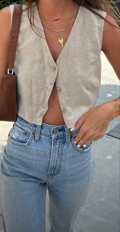 Feminine With An Edge Style, Trendy Date Night Outfit Casual, Coastal Grandmother Summer Aesthetic, Hip Casual Outfits For Women, Women In 30s Fashion Casual, Nice Everyday Outfits, Creative Casual Work Outfits, Cute Outfits Jeans Summer, Functional Summer Outfits