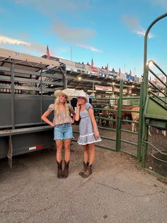 Foto Cowgirl, Miley Stewart, Country Aesthetic, Country Summer, Country Lifestyle, Country Concert Outfit, Country Concerts, Concert Fits