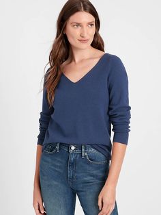 Wide V-Neck Sweater Top | Banana Republic Mom Wardrobe, High Rise Style, Top Banana, Sleek Fashion, Knitwear Women, V Neck Sweater, Vneck Sweater, Sweater Top, Banana Republic