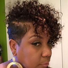 Shaved Side With Curly Weave, Short Curly Quick Weave Styles Black Women, Wavy Hair Shaved Sides, Curly Hair Shaved Side, Fierce Hairstyles, Short Curly Weave, Sassy Hairstyles, Short Hair Fringe