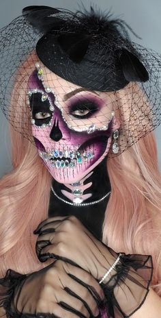 Barbie Catrina, Cute Halloween Makeup Ideas, Doctor Makeup, Makeup Looks For Halloween, Skeleton Queen, Glam Skull, Halloween Makeup Sugar Skull, Cute Halloween Makeup