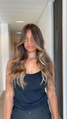 Bronde Haircolor With Dark Roots, Brown Hairlights, Brown Hair With Light Front Pieces, Baliage On Brown Hair, Bronde Balayage Dark Roots, Bolyoge Hair Balayage Brown, Dark Hair To Blonde Balayage, Bronde Balayage Brunettes Dark Brown, Brunette Balayage Hair Summer