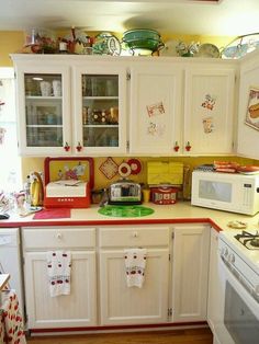 the kitchen is clean and ready to be used for cooking or baking, as well as other things