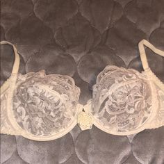 New Without Tags! Has Adjustable Straps And A Built-In Underwire Feminine String Bra With Delicate Lace, White Lace Underwire Bra, White Full Cup Bra With Lined Body, White Feminine Bra With Lined Body, Feminine White Bra With Lined Body, White Lace Push-up Bra, White Delicate Lace Push-up Bra, Sheer White Lace Bra, White Sheer Lace Bra