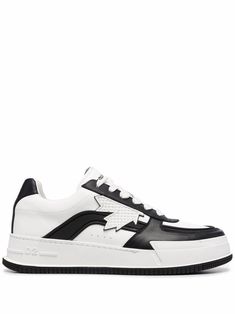 white/black leather logo patch to the side panelled design logo-print tongue round toe front lace-up fastening rubber sole Dsquared Men, Dsquared2 Shoes, Leaf Motif, Sneakers Grey, Leather Key, Leather Logo, Panel Design, White Shoes, Saucony Sneaker