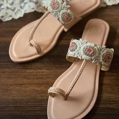 Beautiful Shoes Flats, Indian Shoes Sandals, Flats For Women Indian, Fancy Footwear For Women, Chappals Woman Flats For Wedding, Sandals Heels Wedding Indian, Fashion Slippers Women, Flat Slippers For Women Fashion, Beautiful Shoes Flats Sandals