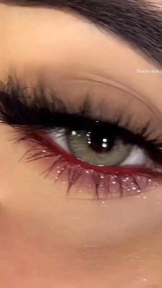 Makeup Looks That Go With Red Dresses, Red Makeup For Halloween, Red Inspo Makeup, Vampire Looks Makeup, Red Siren Makeup, Vampire Make Up Ideas, Red 15 Makeup, Vampire Makeup Eyes, Red Prom Makeup For Brown Eyes