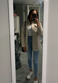 Courdory Shirt Outfit, Vsco Clothes, Tourist Outfit, Corduroy Shacket, H&m Fashion, Women Aesthetic, Outfit Inspo Summer