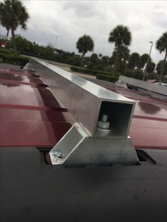 a metal object is sitting on top of the roof