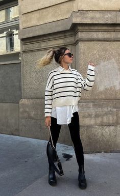 Striped Sweater Outfit, White Striped Sweater, Winter Fashion Outfits Casual, Paris Mode, Paris Outfits, Mode Inspo, Casual Winter Outfits, Autumn Outfit, Outfit Inspo Fall