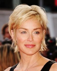 Hairstyles For Women Over 50 Square Face, Hair Cuts For Square Face Rambut Brunette, Shaggy Short Hair, Short Shag Hairstyles, Short Hairstyles For Thick Hair, Shag Hairstyles, Sharon Stone, Hair Easy, Short Hairstyle