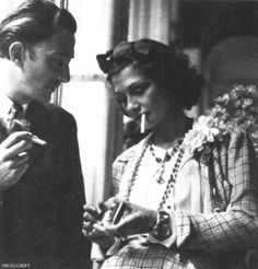 Salvador Dalí and Coco Chanel Wow. I'm looking at this and there is so much to read from their faces. Granted, I look with a writer's eye but seriously ... LOOK at their faces! Photos Rares, Kiki Smith, Grant Wood, Alberto Giacometti, Max Ernst, American Gothic, Rene Magritte, Milla Jovovich