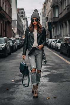 15 Edgy Fall Outfits to Elevate Your Wardrobe! – fashionbylina.com Fall 2024 Street Fashion, Hair Up Outfits Winter, Edgy Preppy Style, Casual Edgy Outfits Fall, Colorful Edgy Outfits, Edgy Preppy Outfits, Grunge Cowgirl Outfits, Feminine Edgy Style, Classic Edgy Outfits