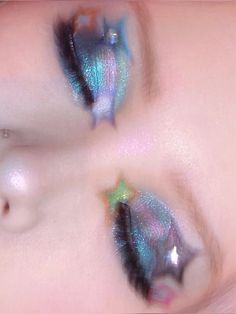 Creative Face Makeup Art, Aesthetic Eyeshadow Looks, Makeup Ideas Spring, Summer Inspo Nails, Fashion Inspo Spring, Eye Makeup Glitter, Funky Makeup, Eye Glitter, Mekap Mata