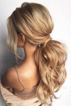 Prom Ponytail, Sanggul Modern, Low Ponytail Hairstyles, Tail Hairstyle, A Ponytail, Prom Hairstyles For Long Hair, Penteado Cabelo Curto, Low Ponytail, Trending Hairstyles