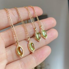 ✦ This Vintage Peridot Birthstone Pendant Necklace offers a retro marquise shape with minimal and vintage vibes. The simple design features a gold filigree frame with a translucent peridot inlaid, beautifully crafted with a sterling silver chain and 10k gold plating. It's the perfect gift for your August-born Leo friend's birthday, showcasing their birthstone with style and elegance. ----------- DETAILS ----------- ▪ Gemstone: Natural Peridot ▪ Stone Shape: Oval ▪ Chain Length: 45cm ▪ Pendant Si Peridot Necklace Gold, Vintage Gold Jewelry With Peridot, Vintage Peridot Gemstone Jewelry, Peridot Necklace Vintage, Green Peridot Pendant Necklace, Filigree Frame, August Born, Peridot Birthstone, Peridot Stone